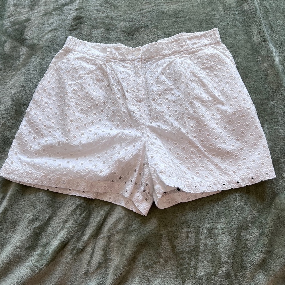 Halogen Eyelet Shorts